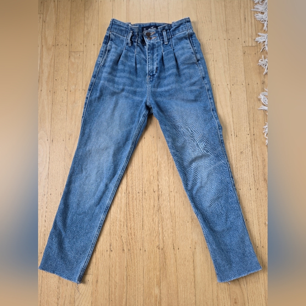 🏵Hollister Ultra High Rise Mom Jean Vintage Stretch Size 24